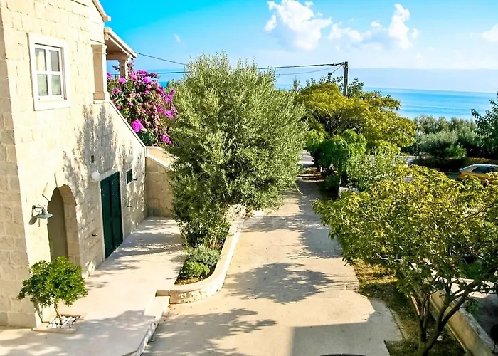 Iskra Apartman