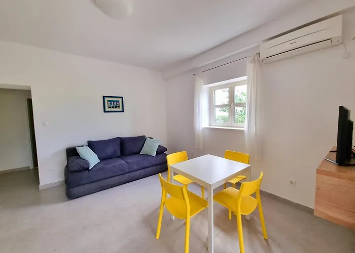 Iskra Apartman *