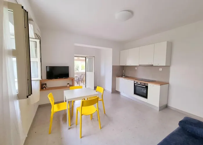 Iskra Apartman *