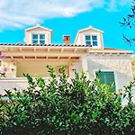 Iskra Apartman *