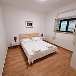 Iskra Apartman
