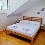 Iskra Apartman
