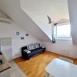 Iskra Apartman *