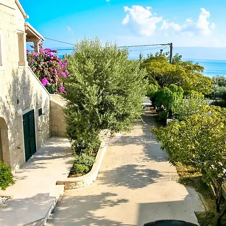 Iskra Apartman