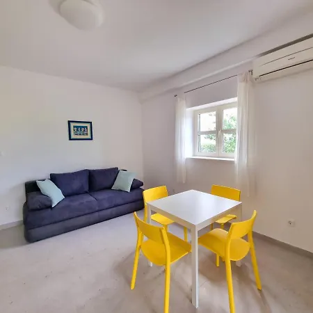Iskra Apartman *