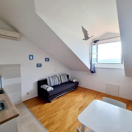 Iskra Apartman *