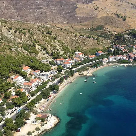 Iskra Apartman *