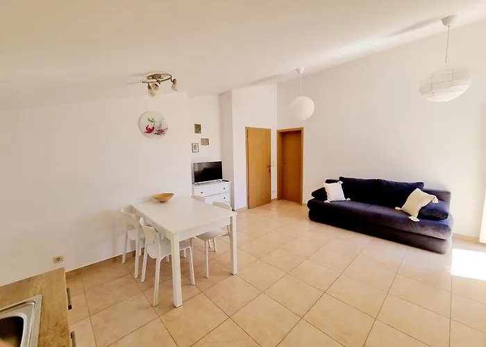 Iskra شقة Duće